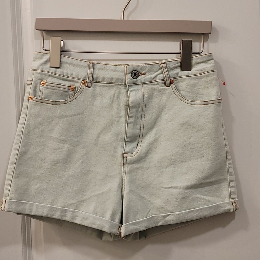 Signature 8 Light denim shorts